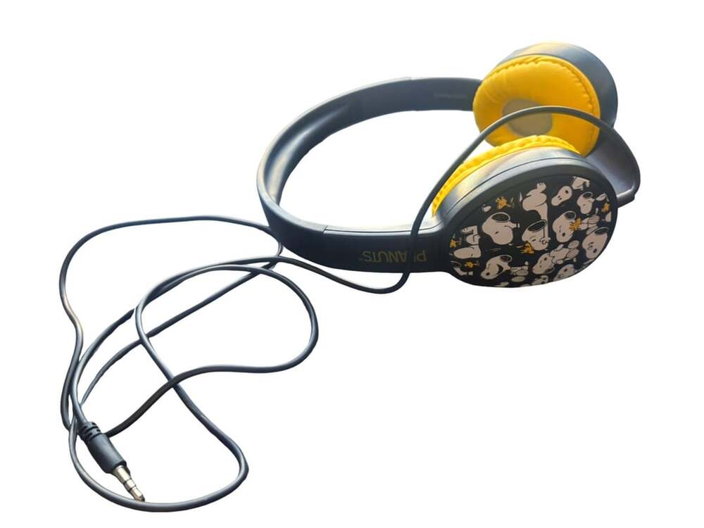 Peanuts Snoopy Wired Headphones with Yellow Ear Cushions